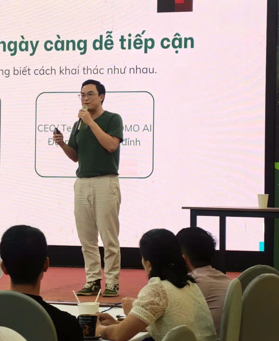 Hưng Kescy đang hướng dẫn lớp Teamwork với AI